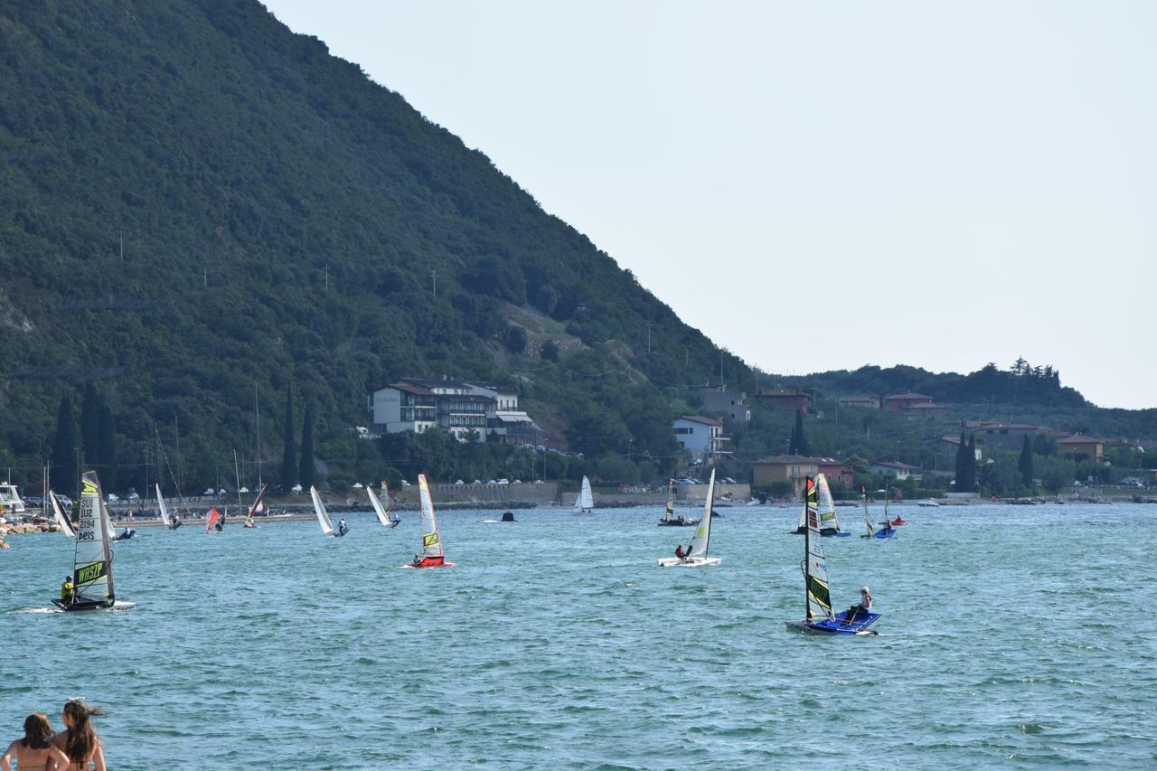 Vela Azzurra Navene